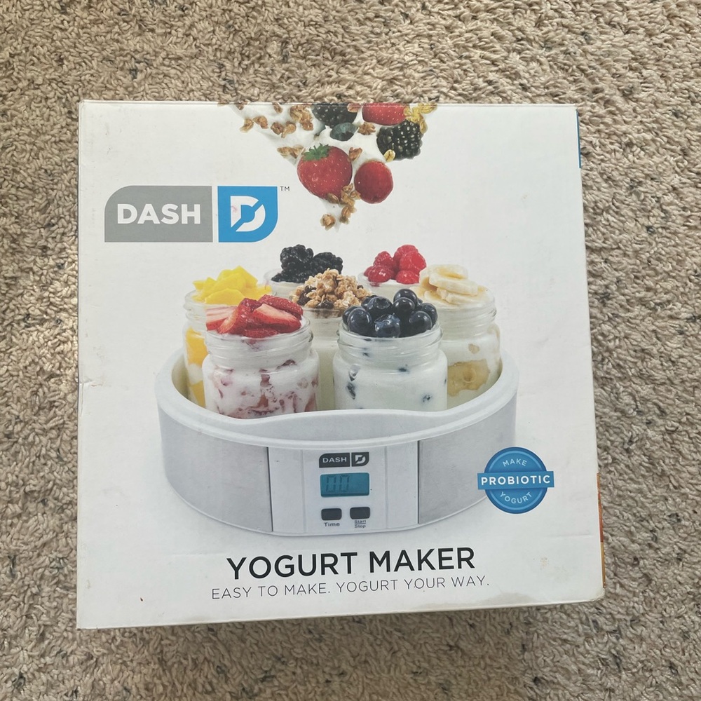 Dash yogurt maker